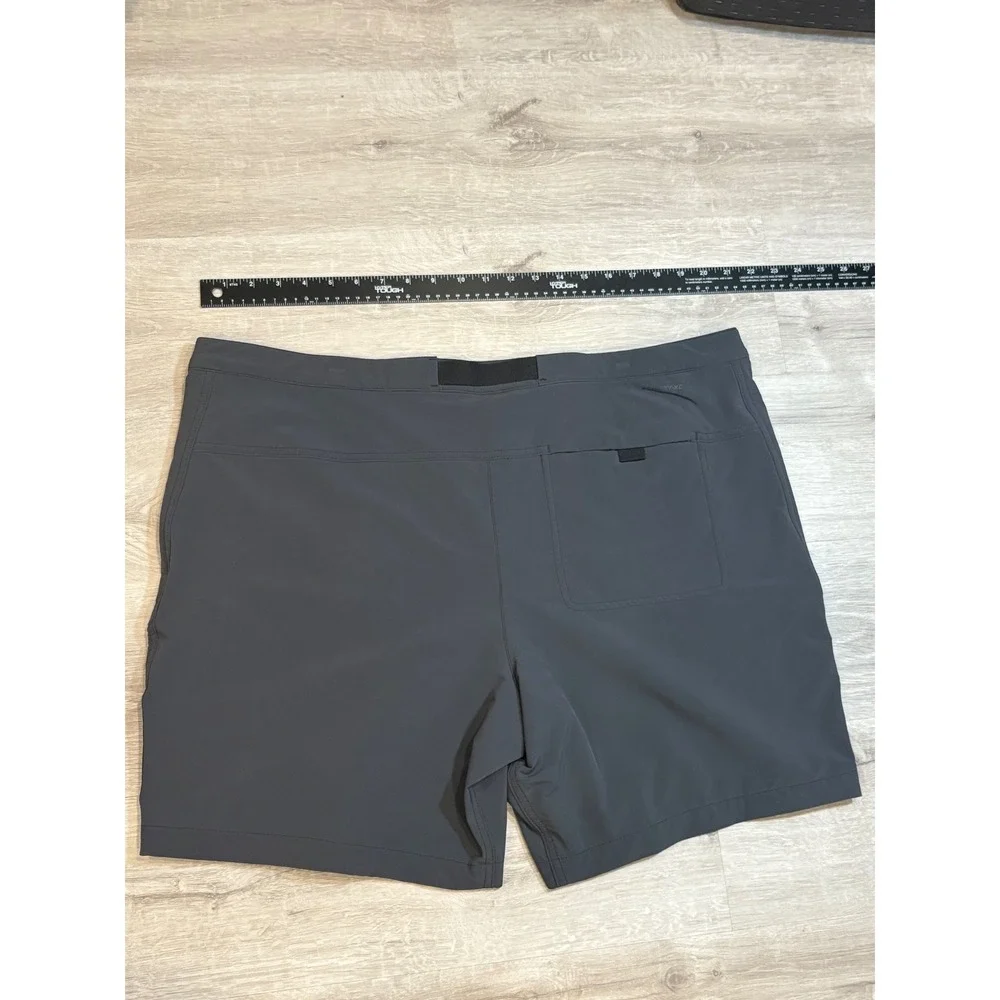 The North Face Mens XXL Gray‎ Hiking Shorts Belted Zip Pockets Outdoor